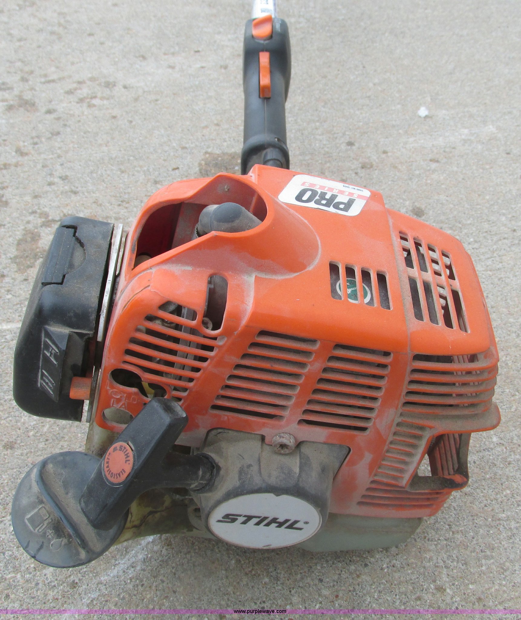 Stihl KW85 powered broom in Chanute, KS Item X9933 sold Purple Wave