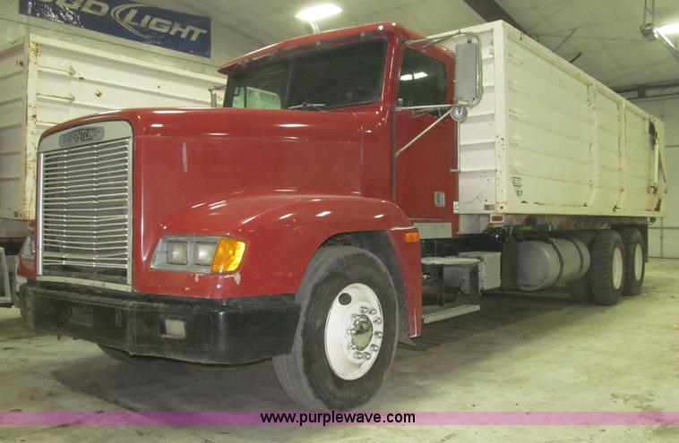 image for item B5404 1993 Freightliner FLD120 silage truck