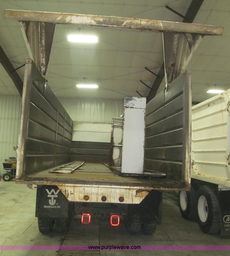 image for item B5404 1993 Freightliner FLD120 silage truck