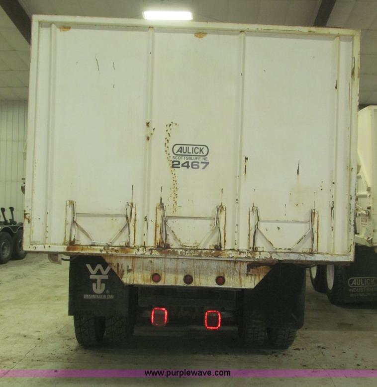 image for item B5404 1993 Freightliner FLD120 silage truck