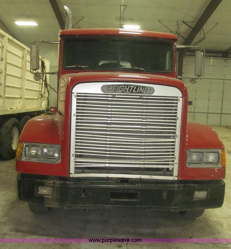 image for item B5404 1993 Freightliner FLD120 silage truck