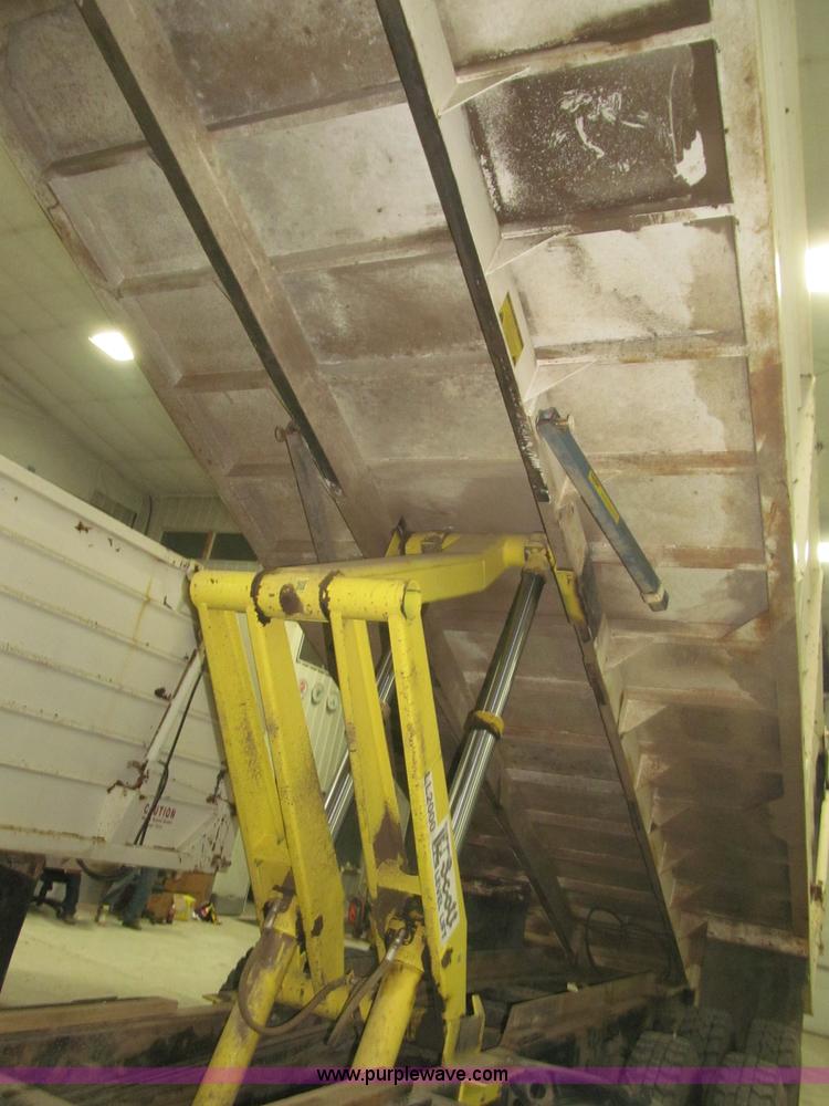 image for item B5404 1993 Freightliner FLD120 silage truck