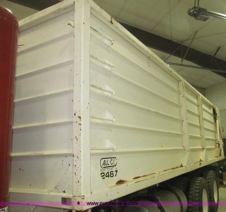 image for item B5404 1993 Freightliner FLD120 silage truck