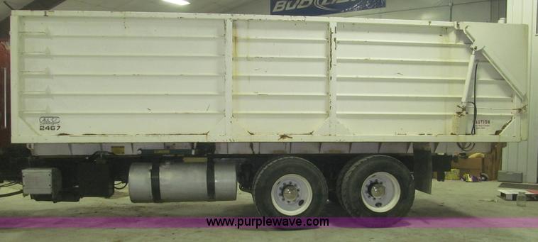 image for item B5404 1993 Freightliner FLD120 silage truck