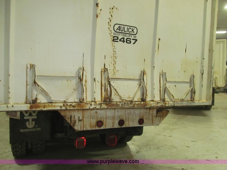 image for item B5404 1993 Freightliner FLD120 silage truck