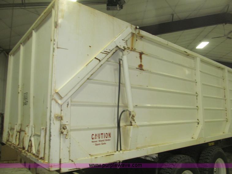 image for item B5404 1993 Freightliner FLD120 silage truck