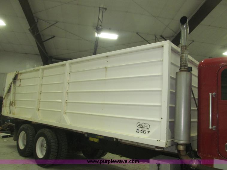 image for item B5404 1993 Freightliner FLD120 silage truck