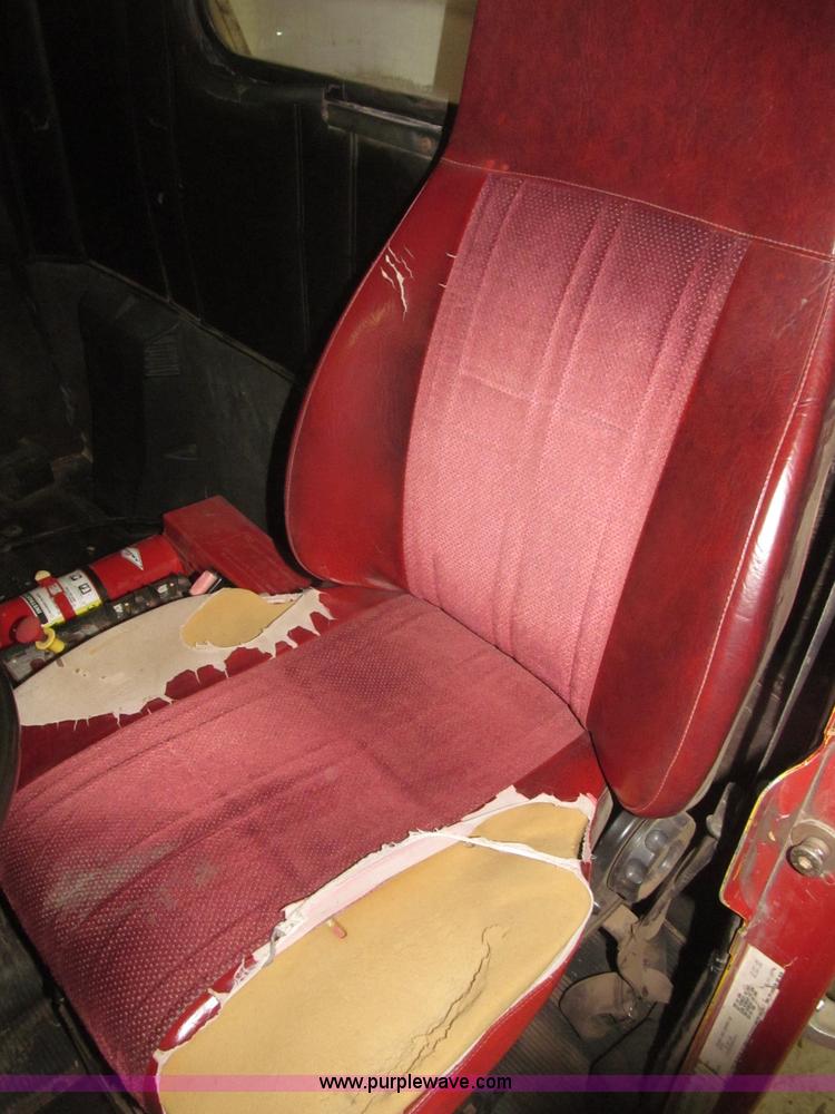 image for item B5404 1993 Freightliner FLD120 silage truck