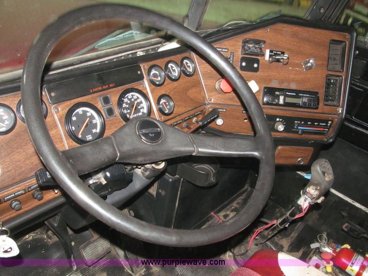 image for item B5404 1993 Freightliner FLD120 silage truck