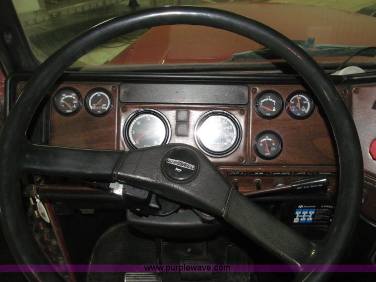 image for item B5404 1993 Freightliner FLD120 silage truck