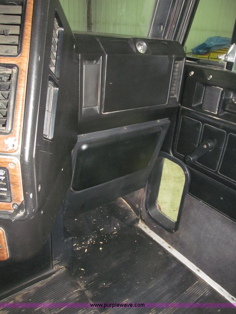 image for item B5404 1993 Freightliner FLD120 silage truck