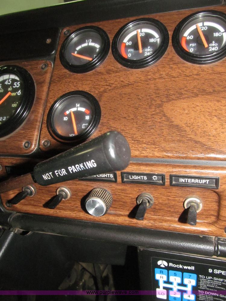 image for item B5404 1993 Freightliner FLD120 silage truck