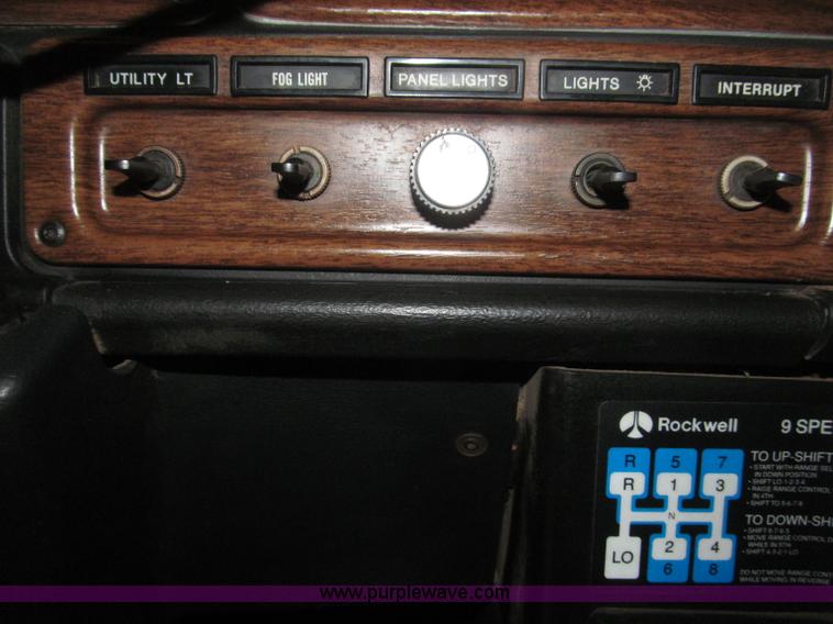 image for item B5404 1993 Freightliner FLD120 silage truck