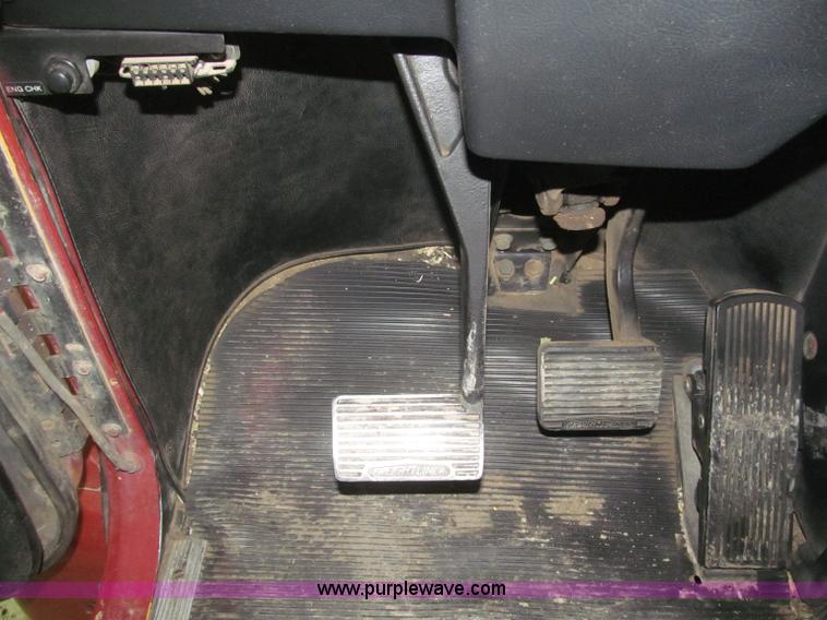 image for item B5404 1993 Freightliner FLD120 silage truck