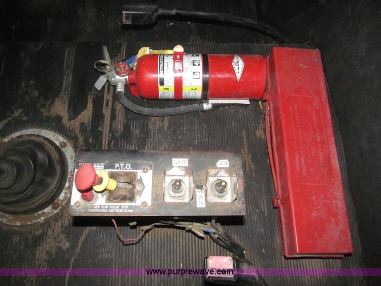 image for item B5404 1993 Freightliner FLD120 silage truck