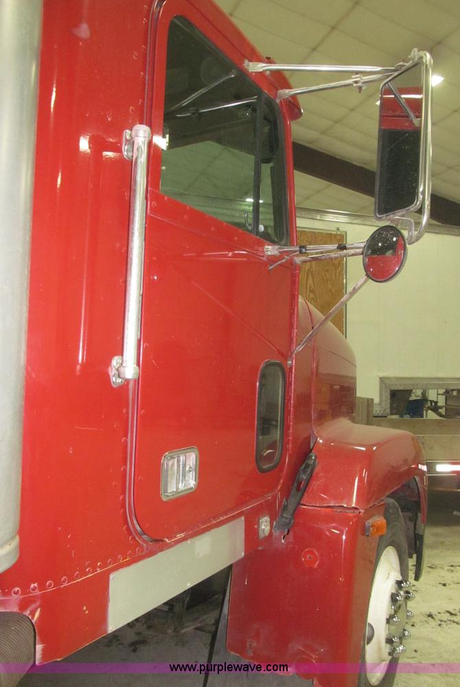 image for item B5404 1993 Freightliner FLD120 silage truck