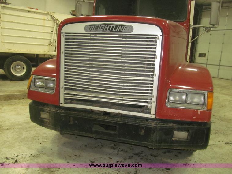 image for item B5404 1993 Freightliner FLD120 silage truck