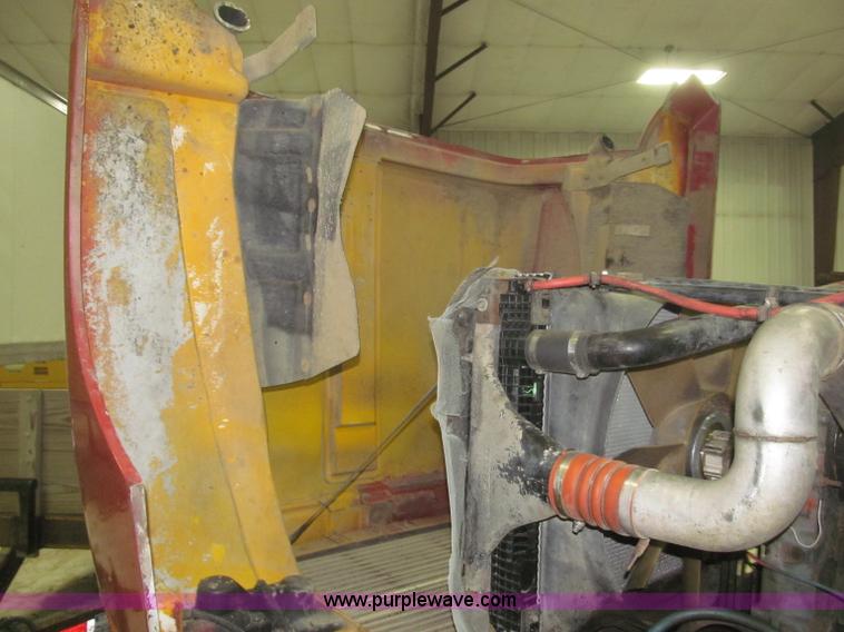 image for item B5404 1993 Freightliner FLD120 silage truck