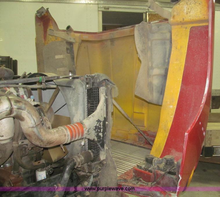 image for item B5404 1993 Freightliner FLD120 silage truck