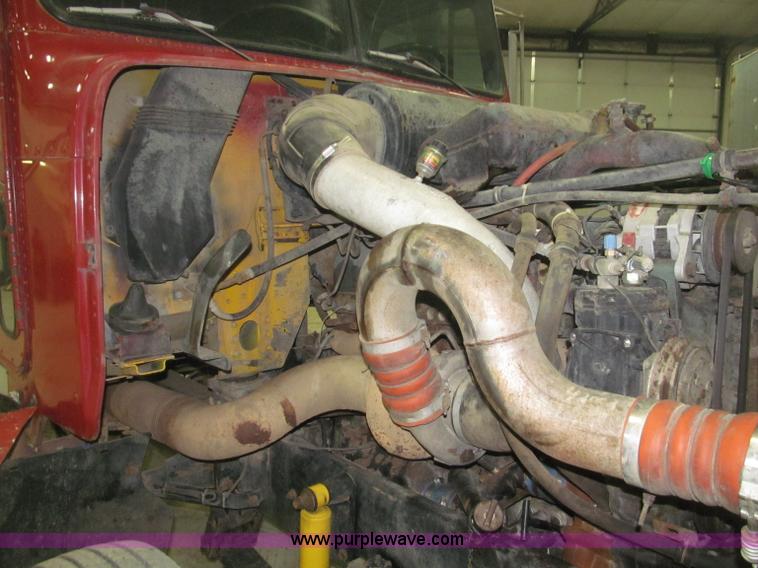 image for item B5404 1993 Freightliner FLD120 silage truck