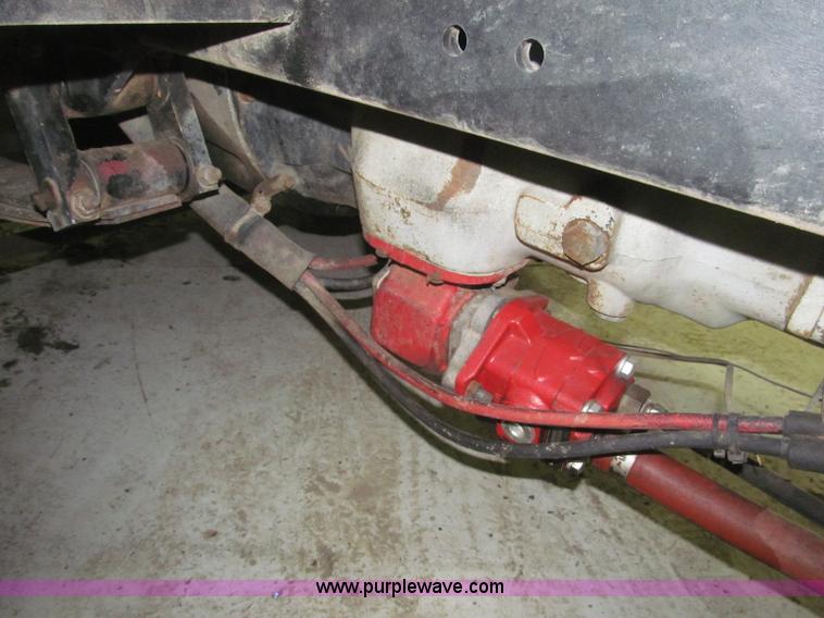 image for item B5404 1993 Freightliner FLD120 silage truck