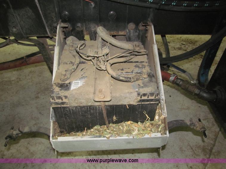 image for item B5404 1993 Freightliner FLD120 silage truck