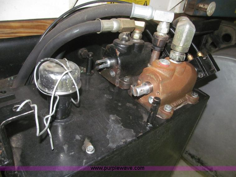 image for item B5404 1993 Freightliner FLD120 silage truck