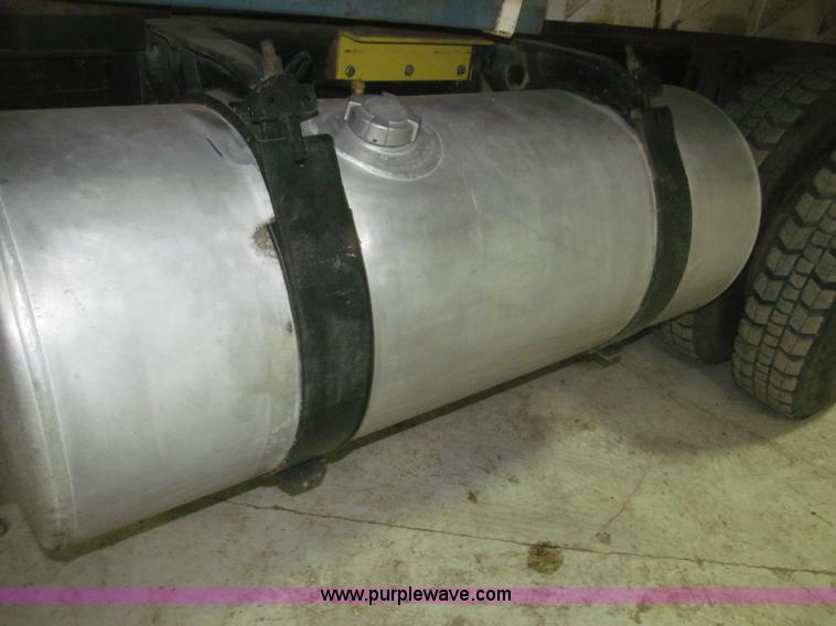 image for item B5404 1993 Freightliner FLD120 silage truck