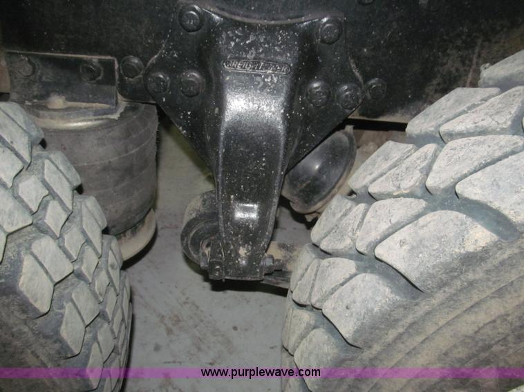 image for item B5404 1993 Freightliner FLD120 silage truck