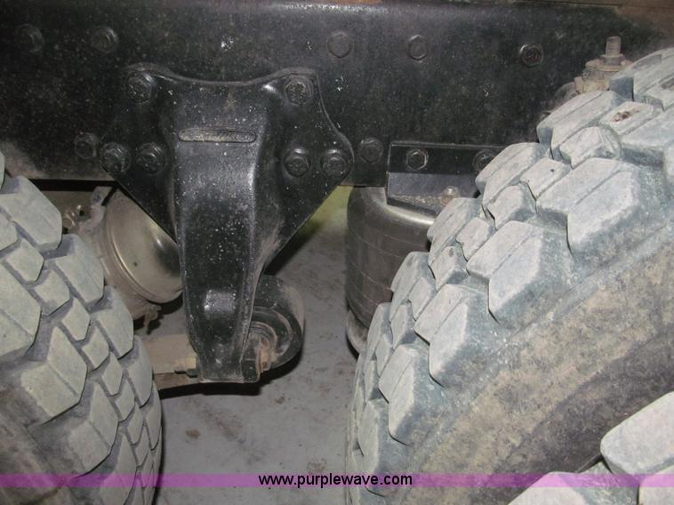 image for item B5404 1993 Freightliner FLD120 silage truck