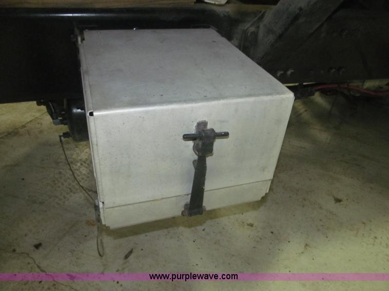 image for item B5404 1993 Freightliner FLD120 silage truck