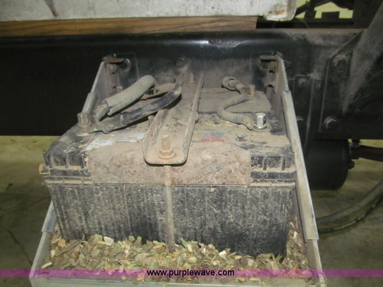 image for item B5404 1993 Freightliner FLD120 silage truck