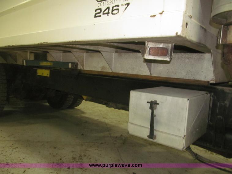 image for item B5404 1993 Freightliner FLD120 silage truck