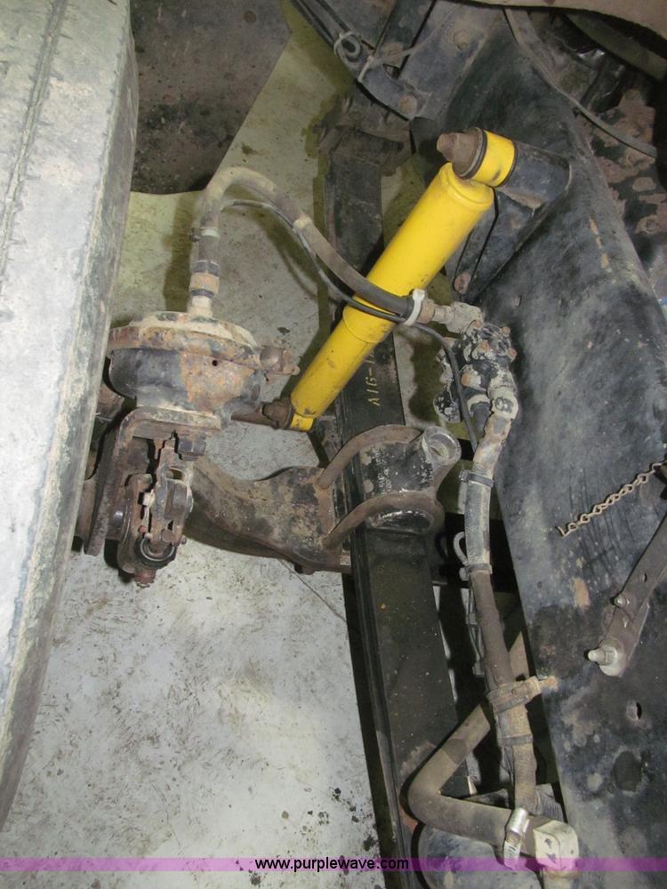 image for item B5404 1993 Freightliner FLD120 silage truck