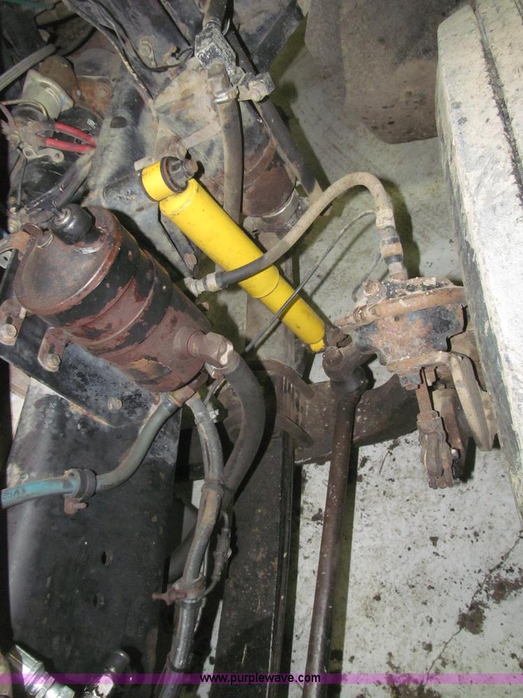 image for item B5404 1993 Freightliner FLD120 silage truck