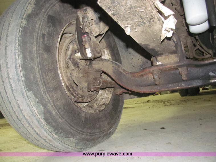 image for item B5404 1993 Freightliner FLD120 silage truck