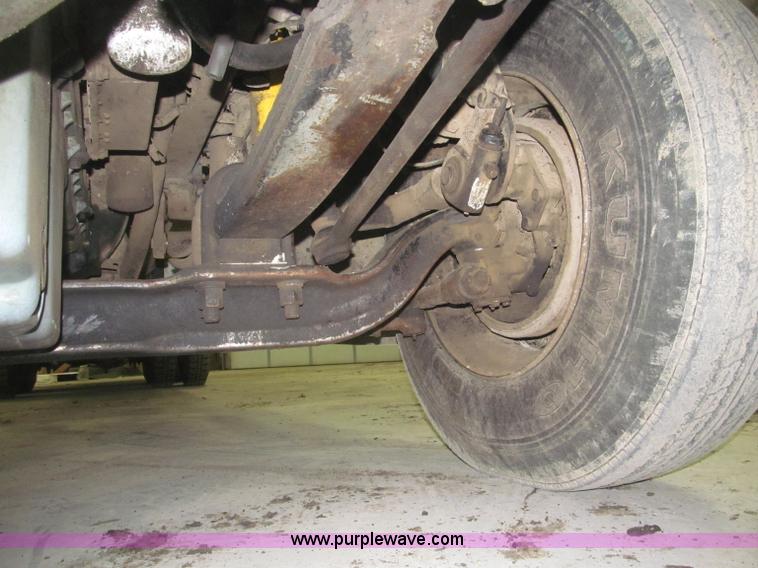 image for item B5404 1993 Freightliner FLD120 silage truck