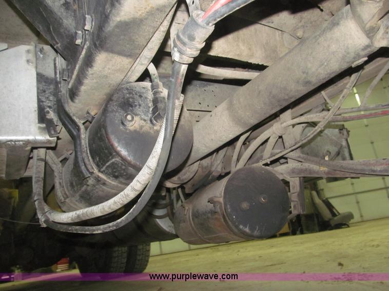 image for item B5404 1993 Freightliner FLD120 silage truck