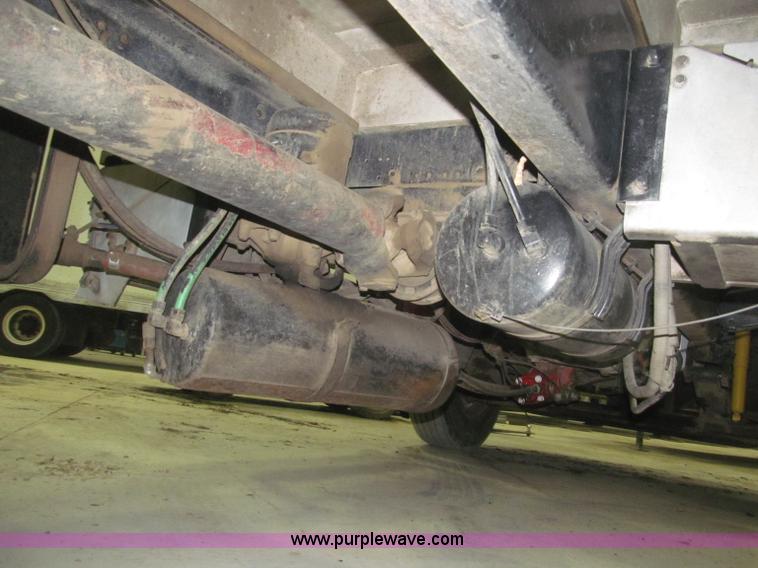 image for item B5404 1993 Freightliner FLD120 silage truck