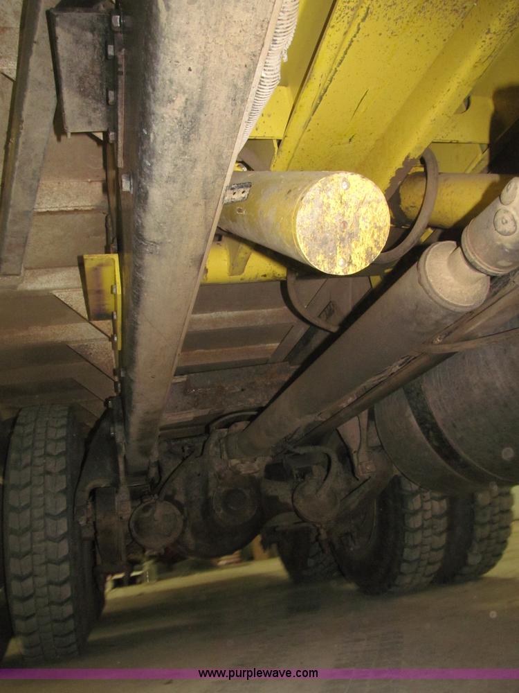 image for item B5404 1993 Freightliner FLD120 silage truck