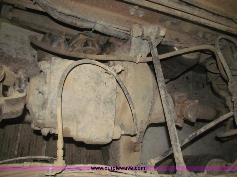 image for item B5404 1993 Freightliner FLD120 silage truck