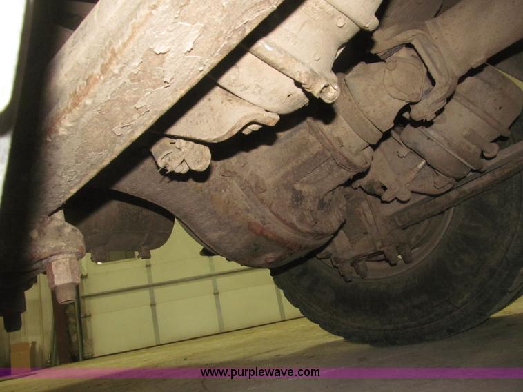 image for item B5404 1993 Freightliner FLD120 silage truck