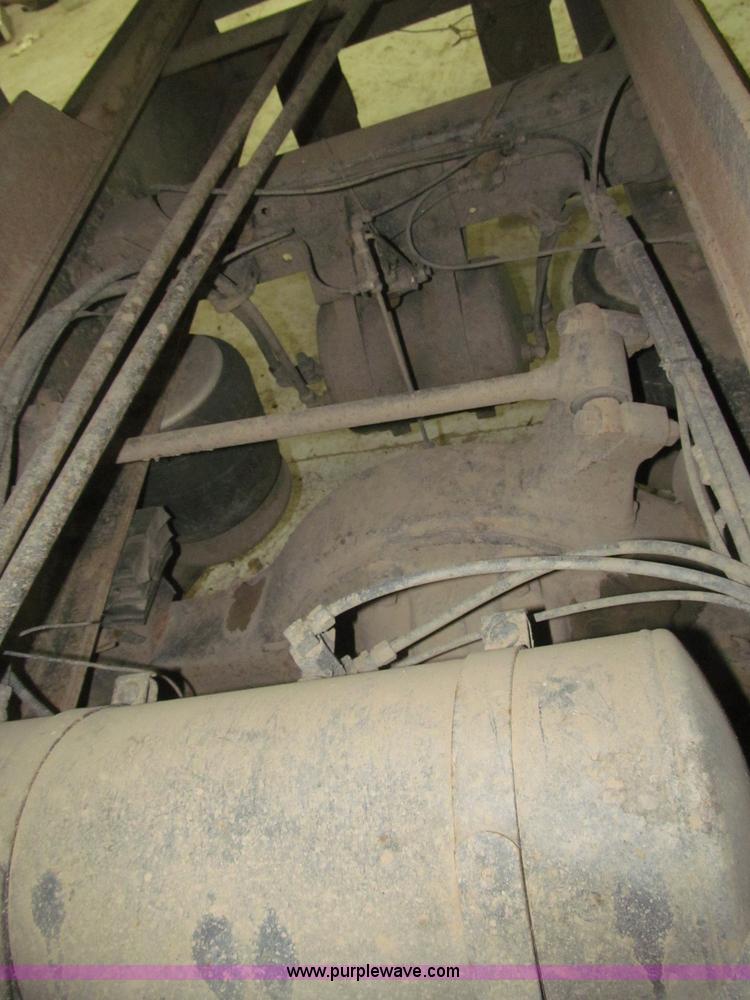 image for item B5404 1993 Freightliner FLD120 silage truck