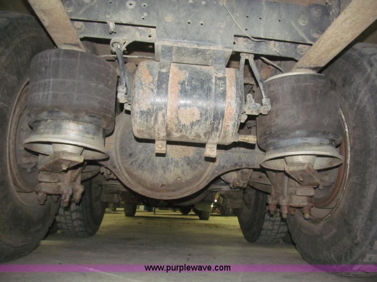 image for item B5404 1993 Freightliner FLD120 silage truck