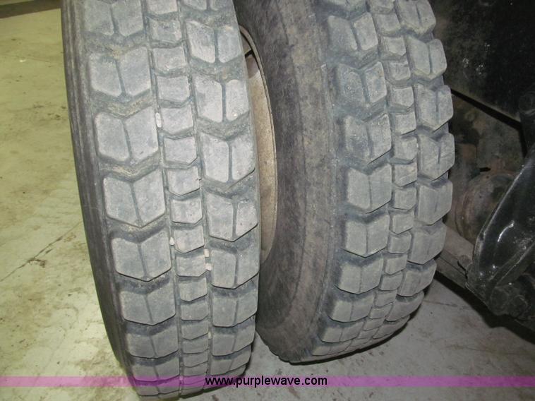 image for item B5404 1993 Freightliner FLD120 silage truck