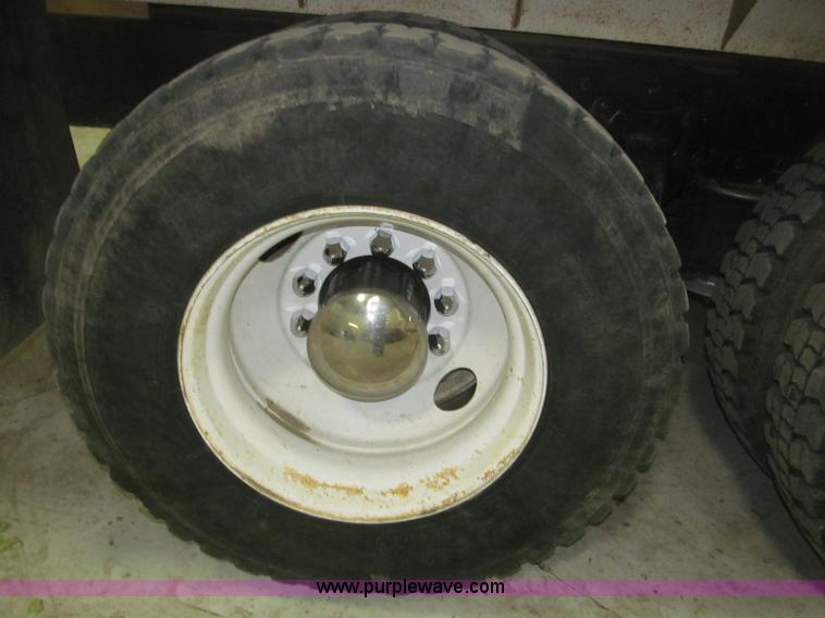 image for item B5404 1993 Freightliner FLD120 silage truck