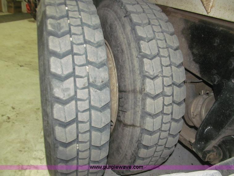 image for item B5404 1993 Freightliner FLD120 silage truck