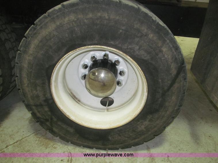 image for item B5404 1993 Freightliner FLD120 silage truck