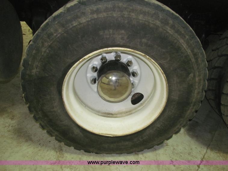 image for item B5404 1993 Freightliner FLD120 silage truck