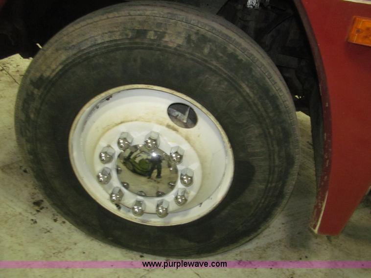 image for item B5404 1993 Freightliner FLD120 silage truck